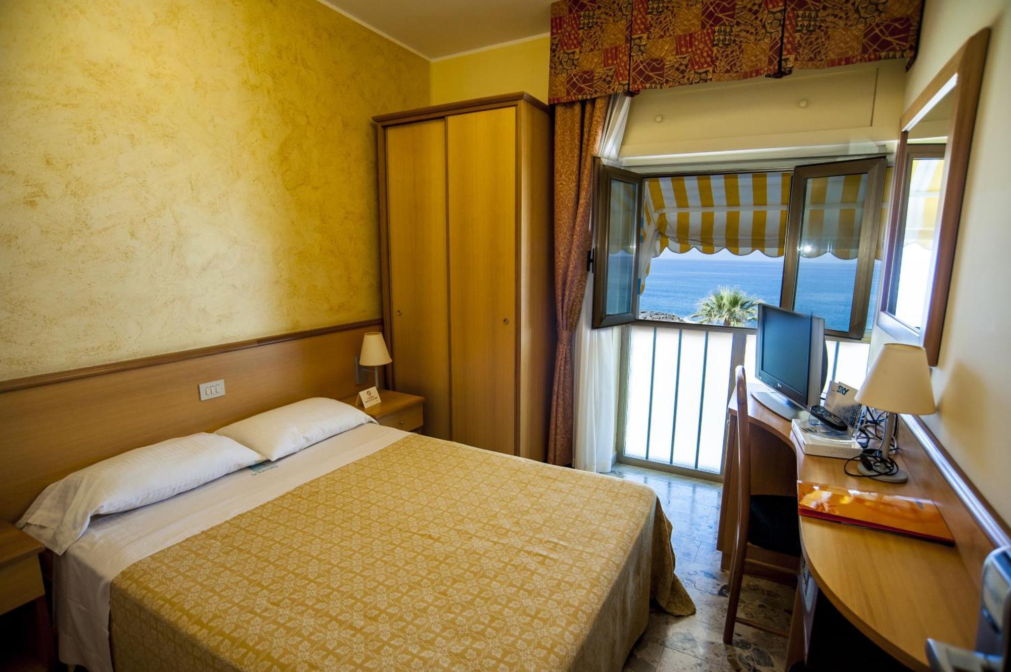 Hotel La Tonnara Amantea Oda fotoğraf